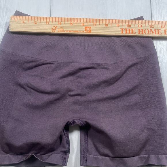 Alphalete AMPLIFY SHORT 4.5" Seamless Shorts Women's Size Medium Purple - Picture 10 of 11